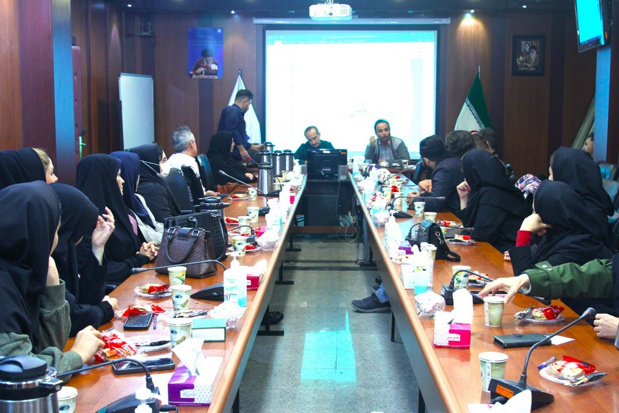 برگزاری جلسه آموزشی با موضوع برچسب اصالت کالا در اقلام سلامت محور در شبکه بهداشت اسلامشهر 